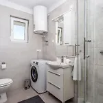 2 Bedroom Amazing In Mladenici