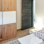 Apartmán 2 Bedroom Amazing In Mladenici Viskovo