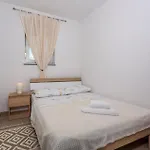 Apartmán 2 Bedroom Amazing In Mladenici *