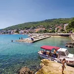 2 Bedroom Amazing In Mladenici Apartmán *