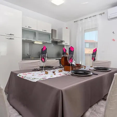 2 Bedroom Amazing In Mladenici Lejlighed Viskovo