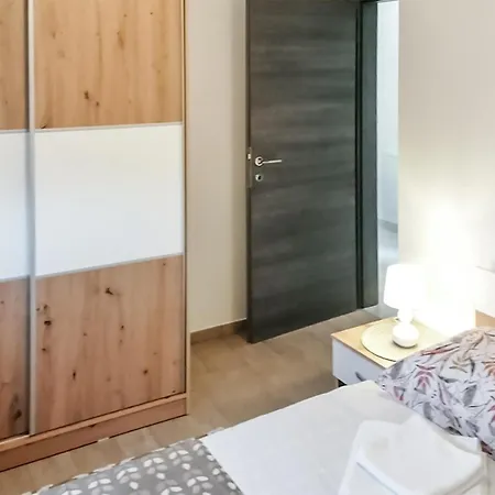 Lejlighed 2 Bedroom Amazing In Mladenici Viskovo