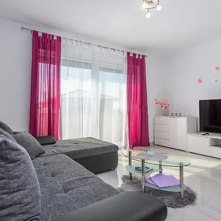 2 Bedroom Amazing In Mladenici