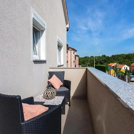 Stunning In Mladenici Apartment