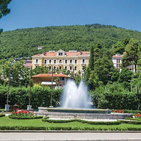 2 Bedroom Amazing In Mladenici * Viskovo