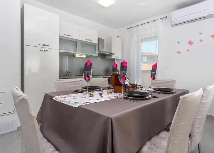 Stunning In Mladenici Apartamento Viskovo