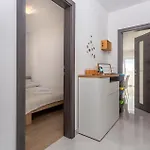2 Bedroom Amazing In Mladenici Viskovo