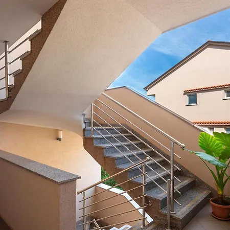 Apartament 2 Bedroom Amazing In Mladenici