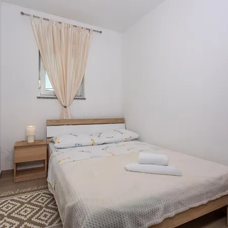 Apartment 2 Bedroom Amazing In Mladenici *
